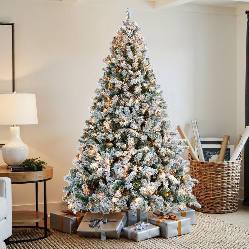 Lush Pre-Lit Christmas Tree